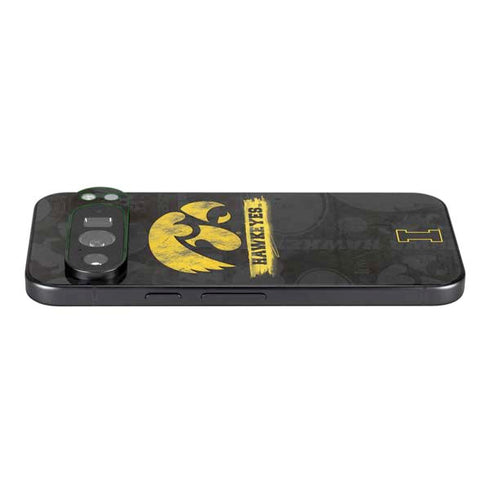 University of Iowa Hawkeyes Distressed Logo Pixel 9 Pro XL Skin